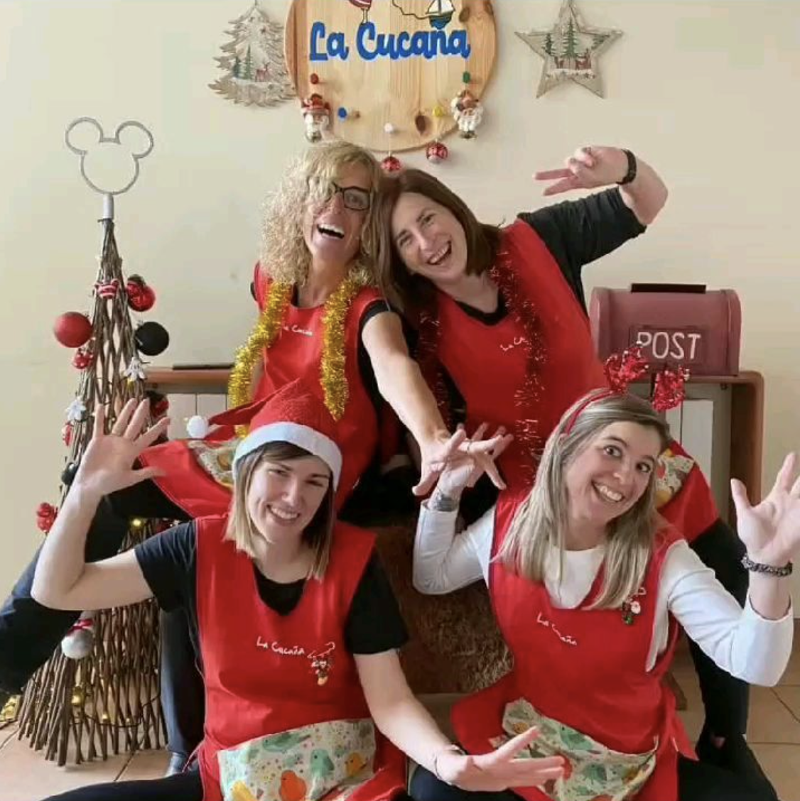 Educadora con niños